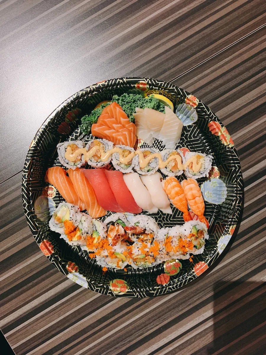 Salmon Sushi & Maki Combo 10 pcs