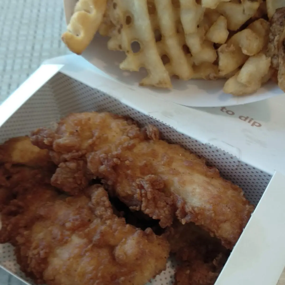 Pollo Frito Con Papas Fritas