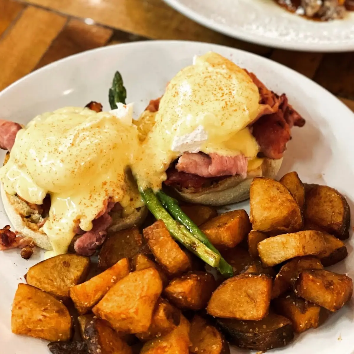 Bacon Eggs Benedict