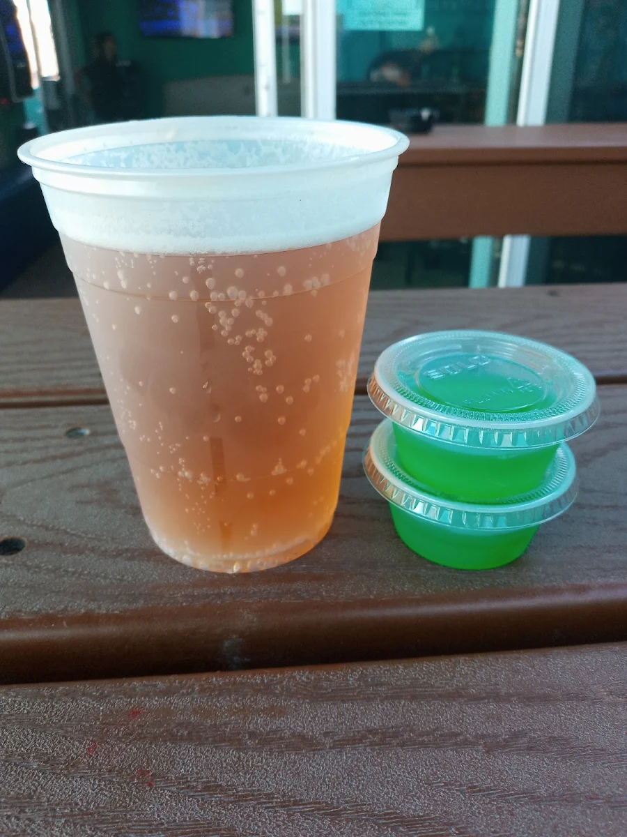 Hello Shots and Modelo Especial