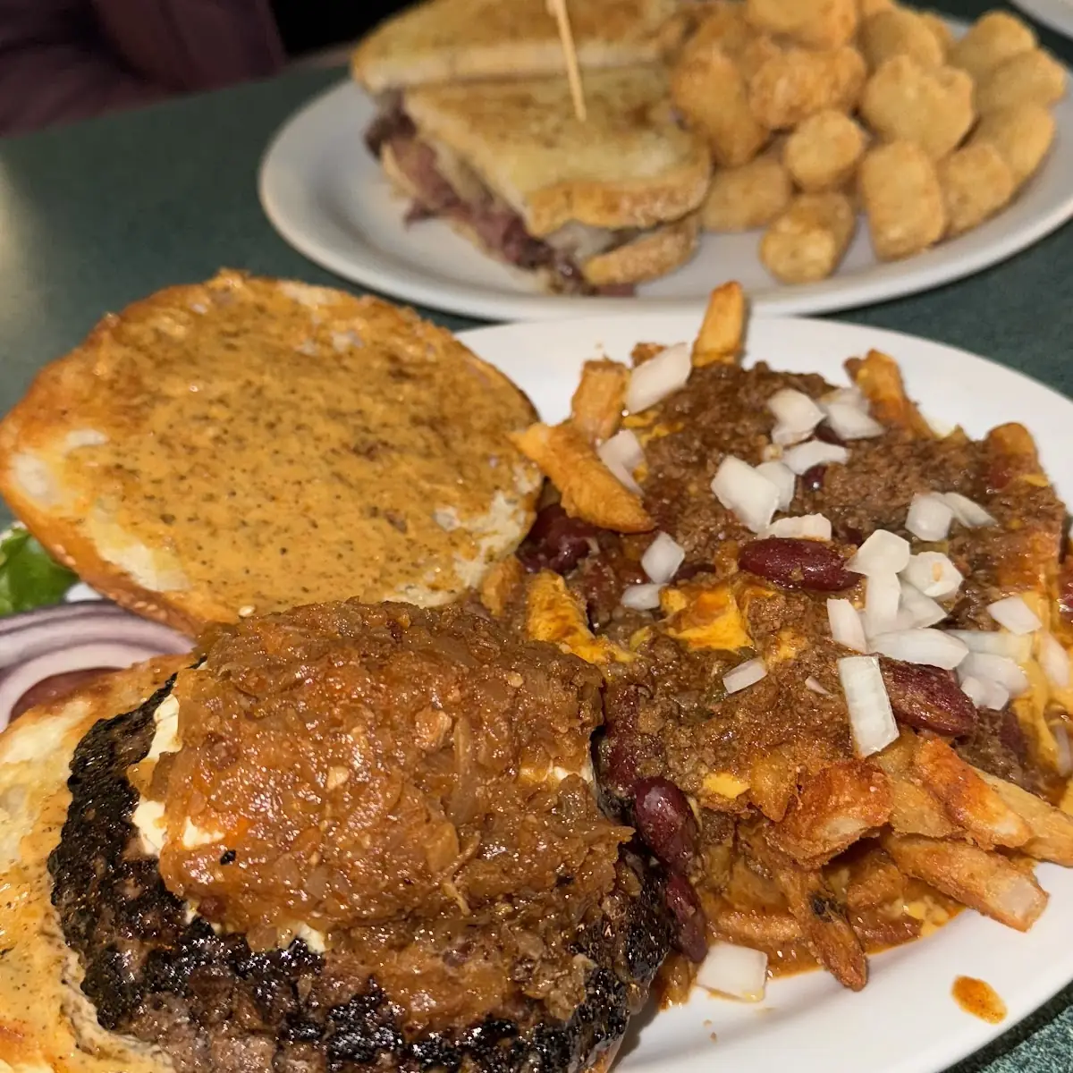 Burger Chili Cheese Fries