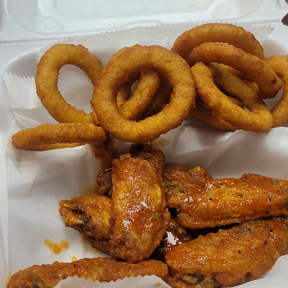 Chicken Wing Flats Medium Sauce Onion Rings
