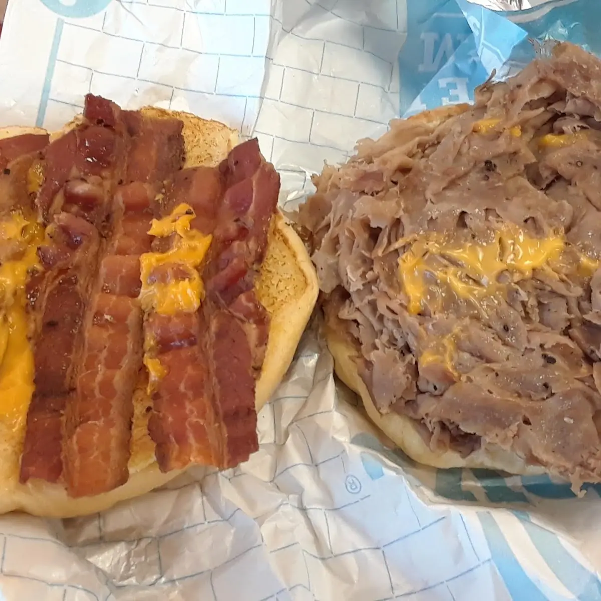 Beef 'N Bacon & Cheddar Sandwich