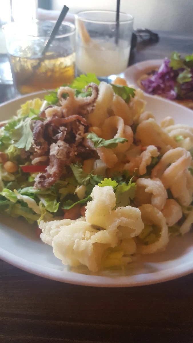 Crispy Calamari Salader