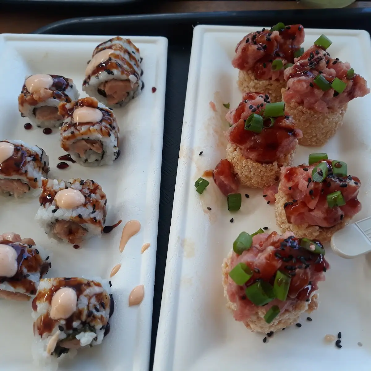 Rice Crisp and Salmón Sushi