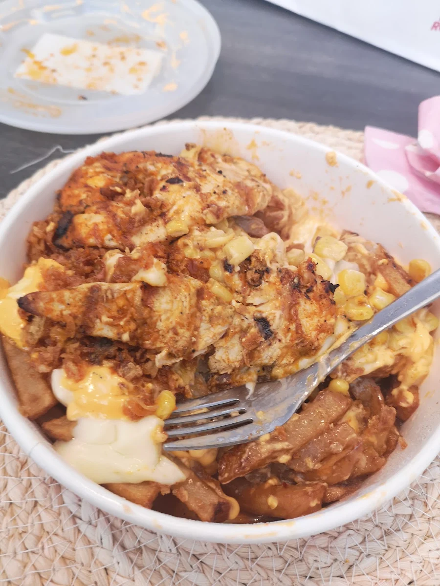 Poutine Poulet Rouge