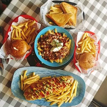 Burgers Hotdogs & Loaded Fries, Tamborine Diner