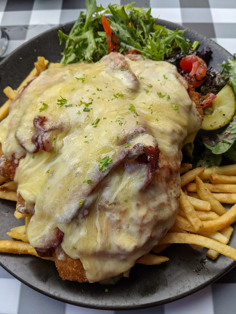 Chicken Parmigiana, Tamborine Diner