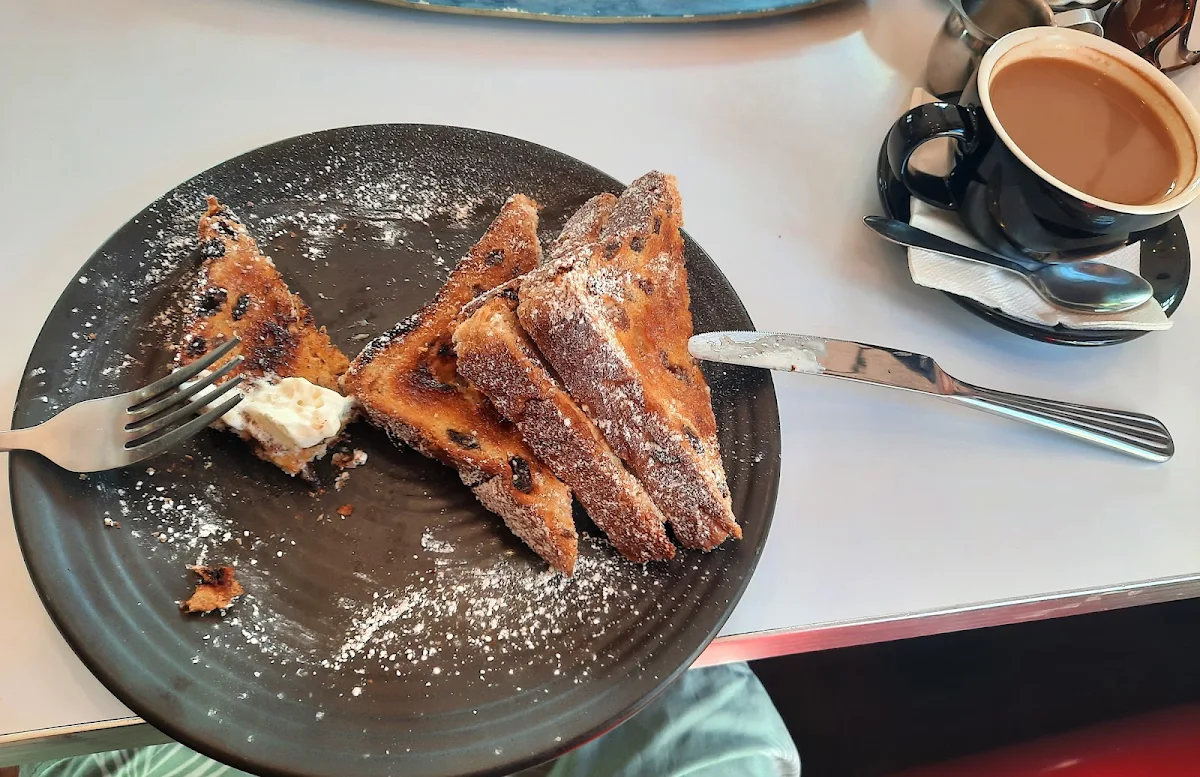 Rasin Toast, Tamborine Diner