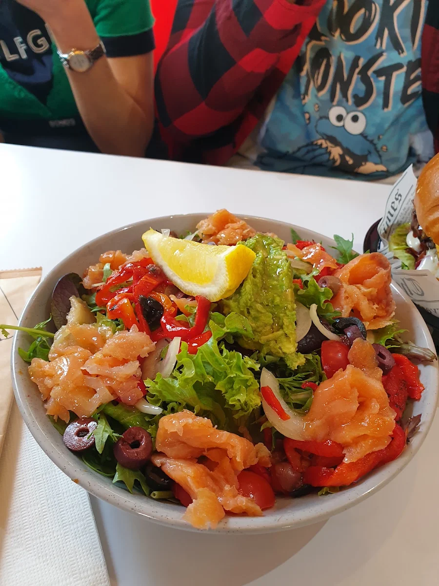 Tambo Big Salad with Smoke Salmon, Tamborine Diner