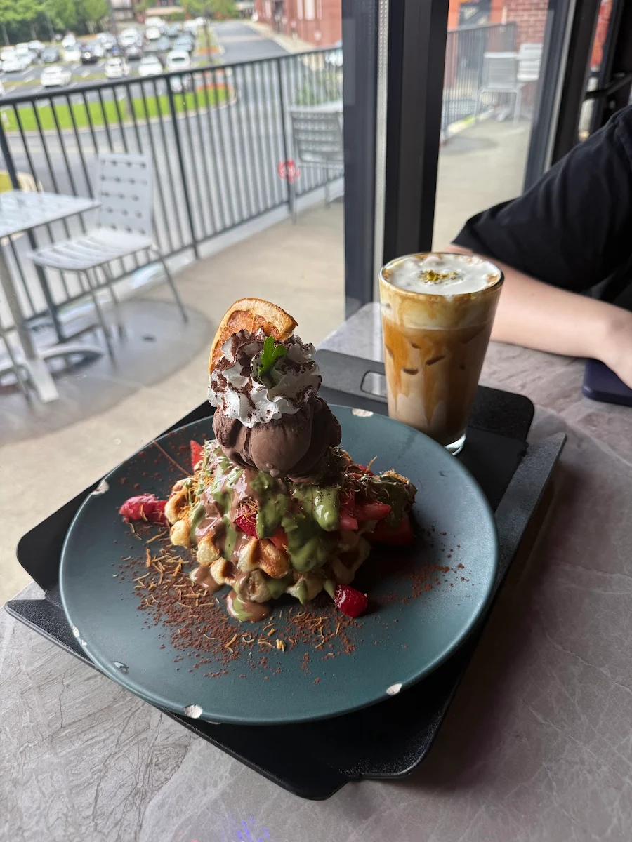 Dubai Chocolate Croffle