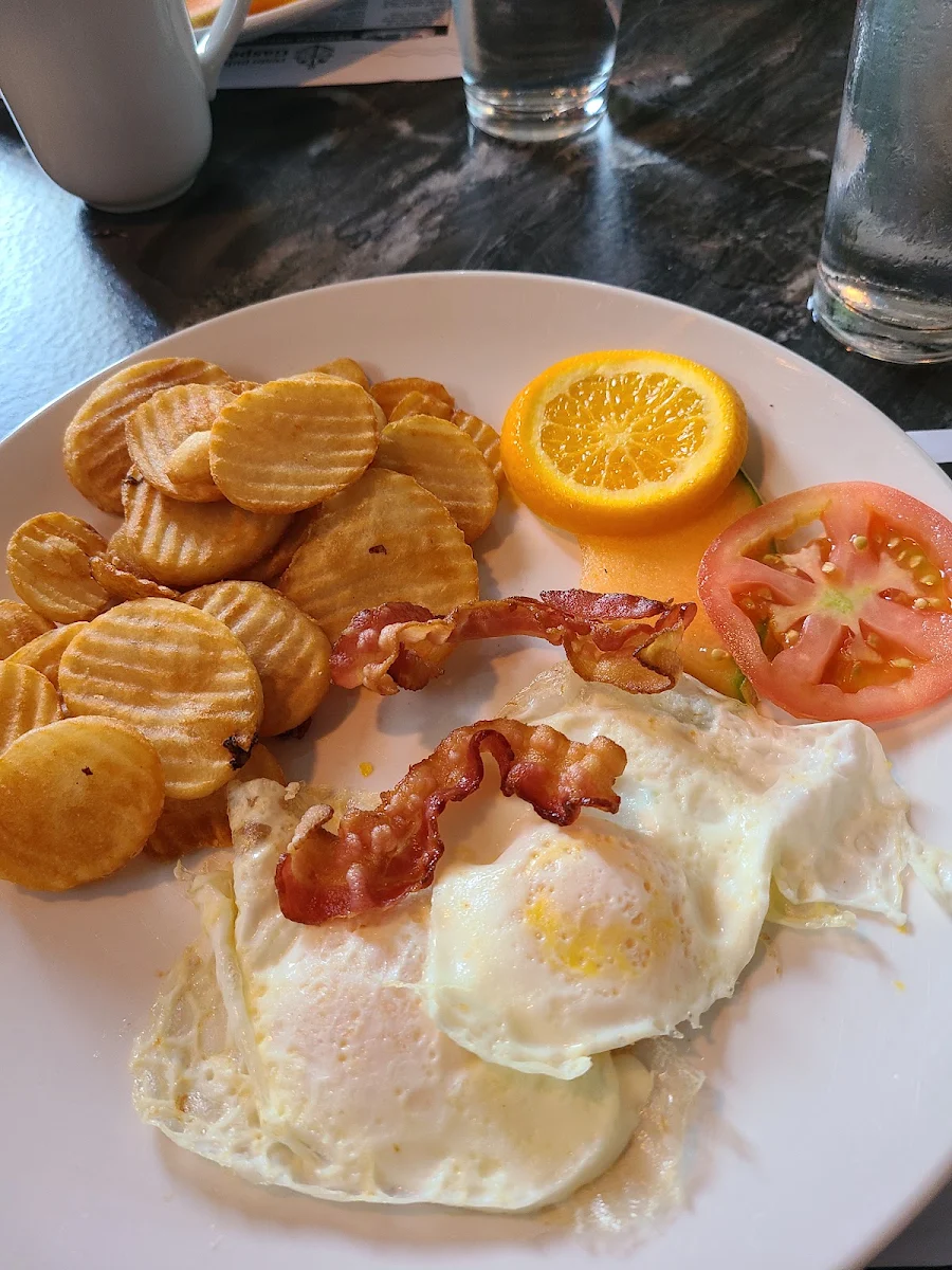 2 Oeufs Bacon, Resto Pub Gaspésien