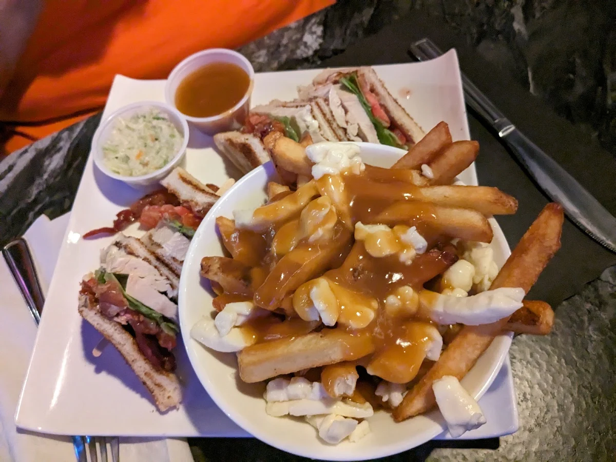 Club Sandwich, Resto Pub Gaspésien