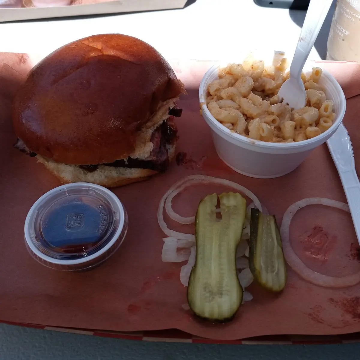 Tri Tip Sandwich with Mac and Cheese