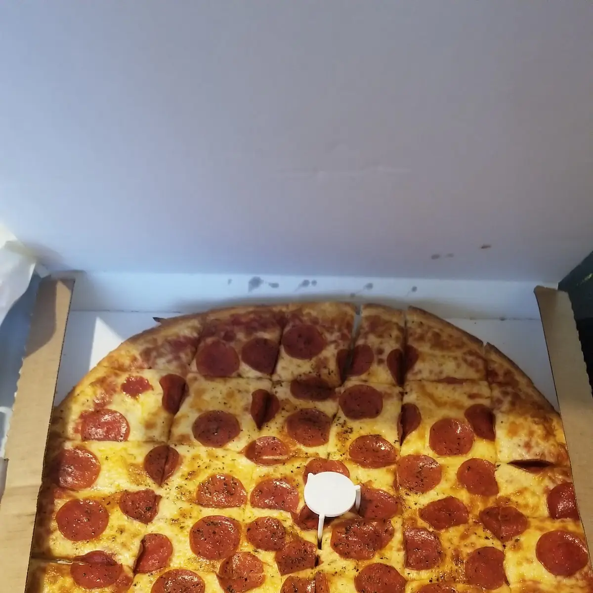 Extra Large Pepperoni Pizza