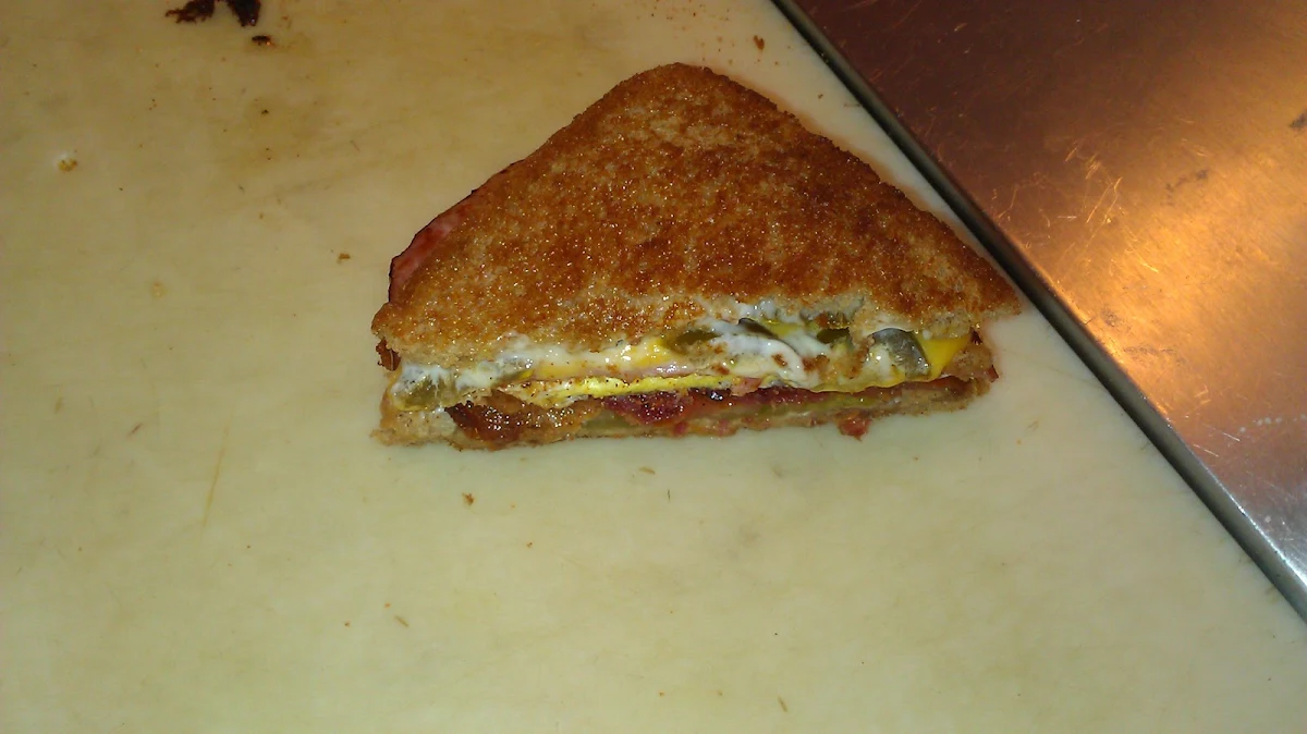 Grilled Cheese with Bacon and Jalapenos