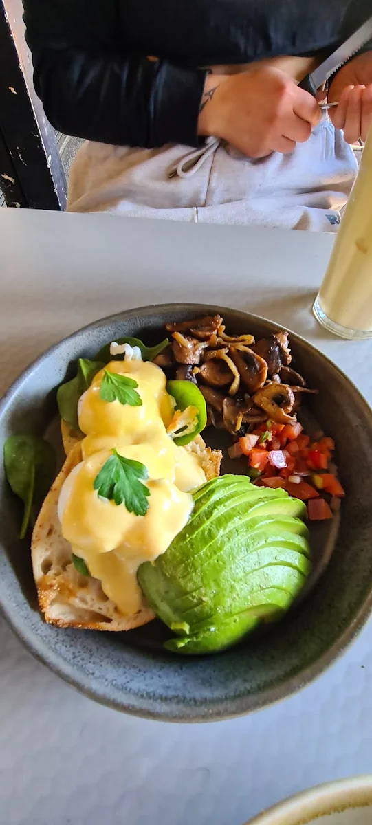 Brekkie Greens, Choux Box