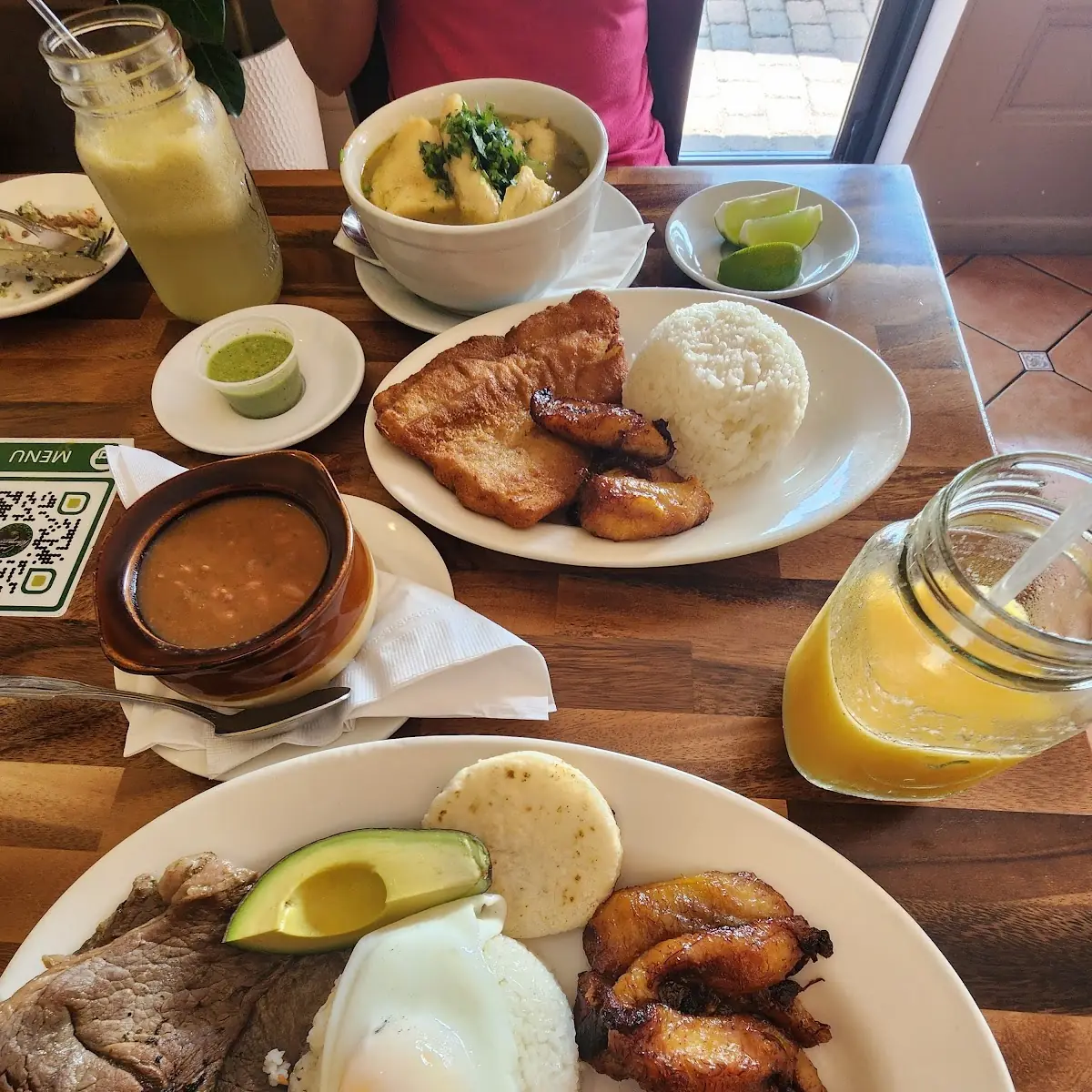 Plato Típico and Sopa De Pescado Blanco