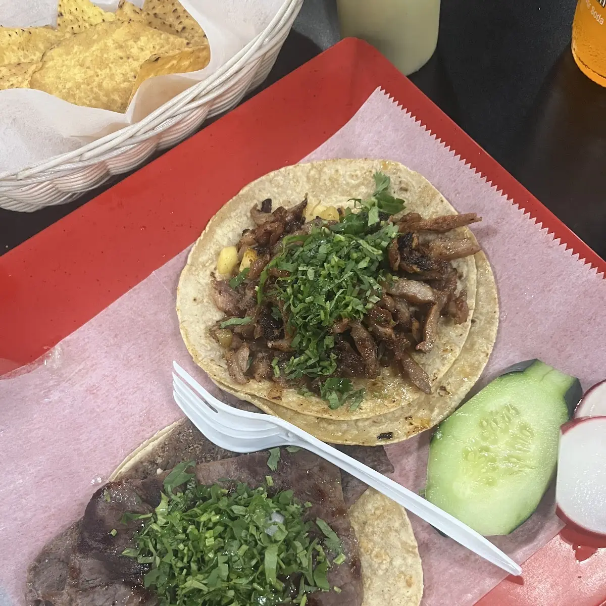 Dos Tacos de Al Pastor