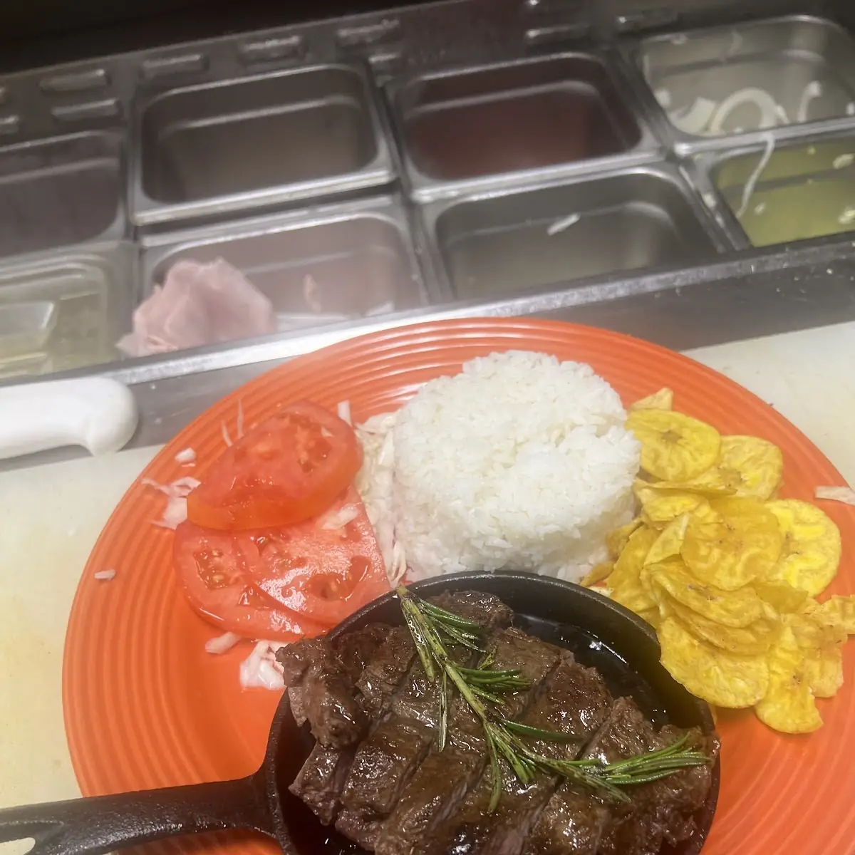 Pan Con Bistec Encebollado