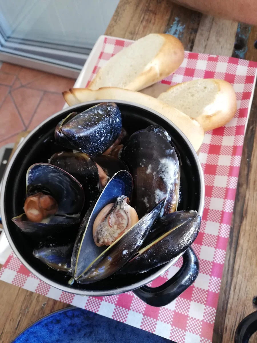 Mussels, Anchor Bar