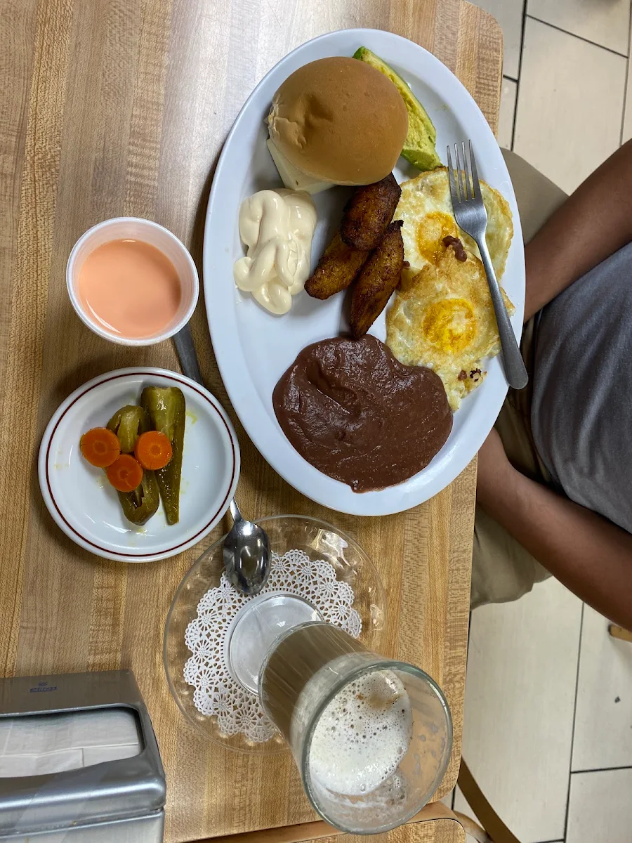 Desayuno Salvadoreno Completo