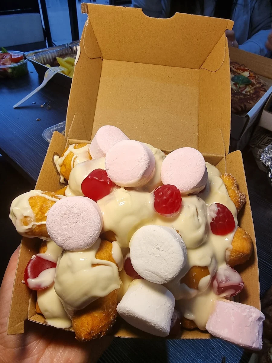 Highlights, Mahoneys Pizza