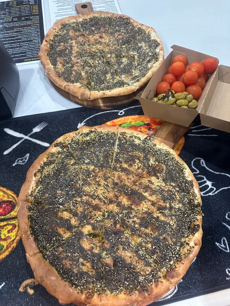 Highlights, Mahoneys Pizza