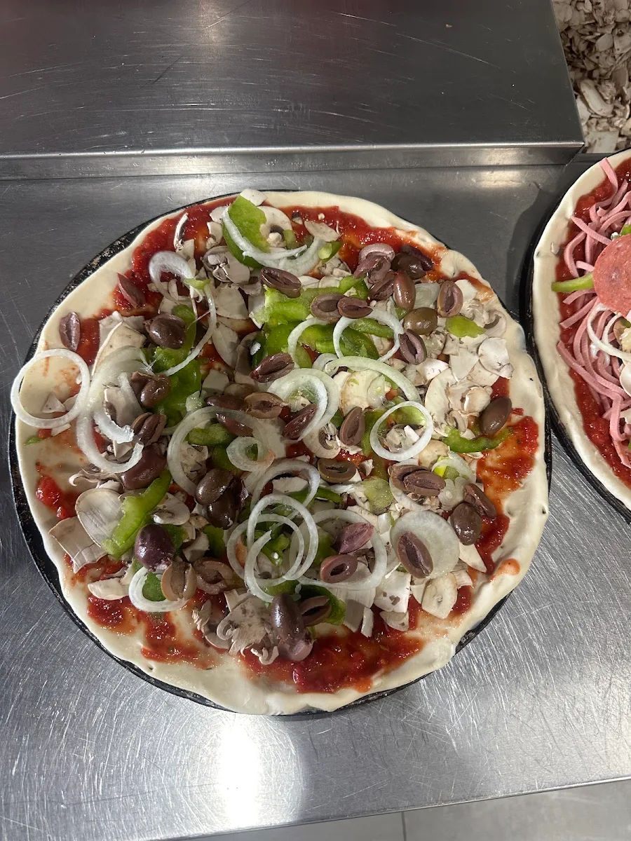 Highlights, Mahoneys Pizza