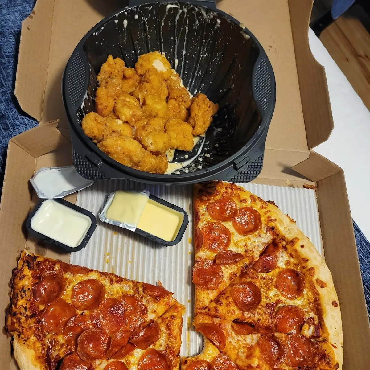 Pepperoni Pizza & Chichen Boneless Chicken
