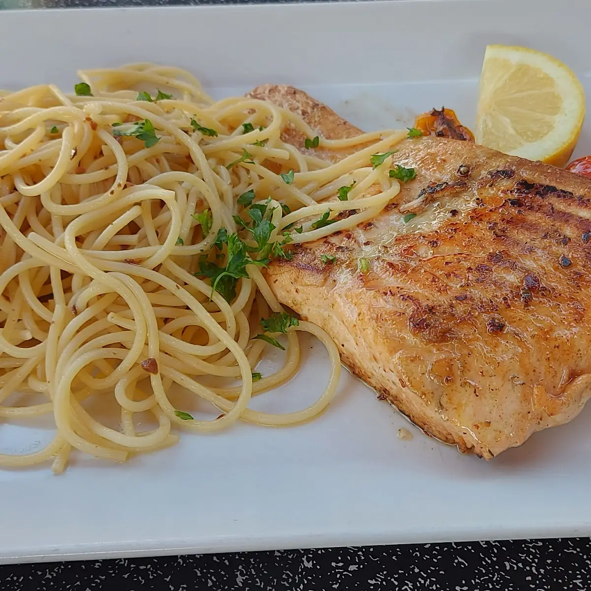 Lachsfilet Mit Spaghetti