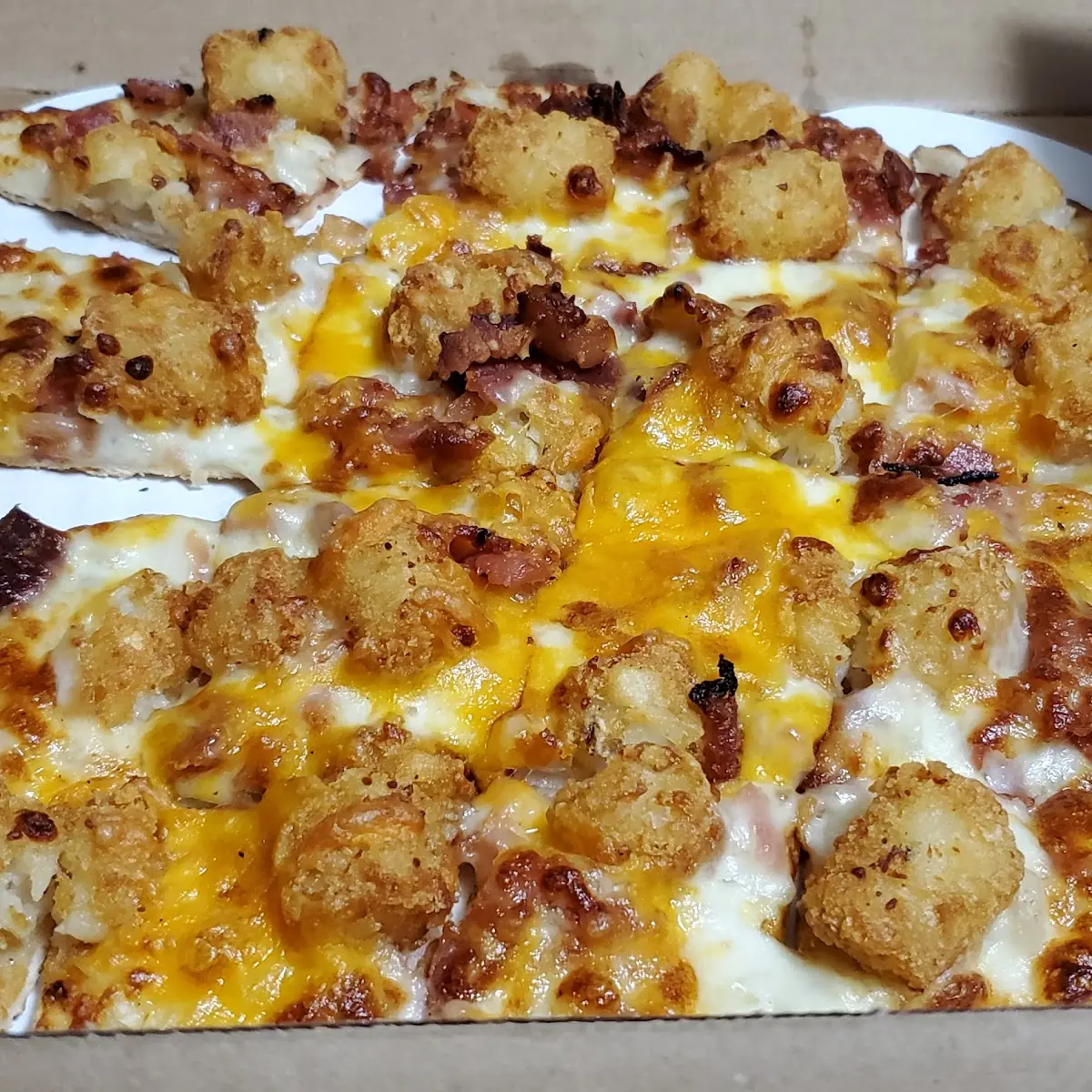 Tater Tots Pizza
