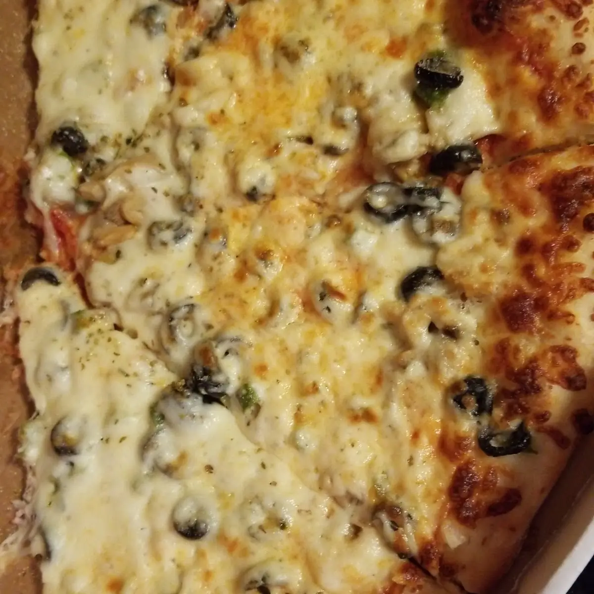 Veggie Pizza w O Green Olives