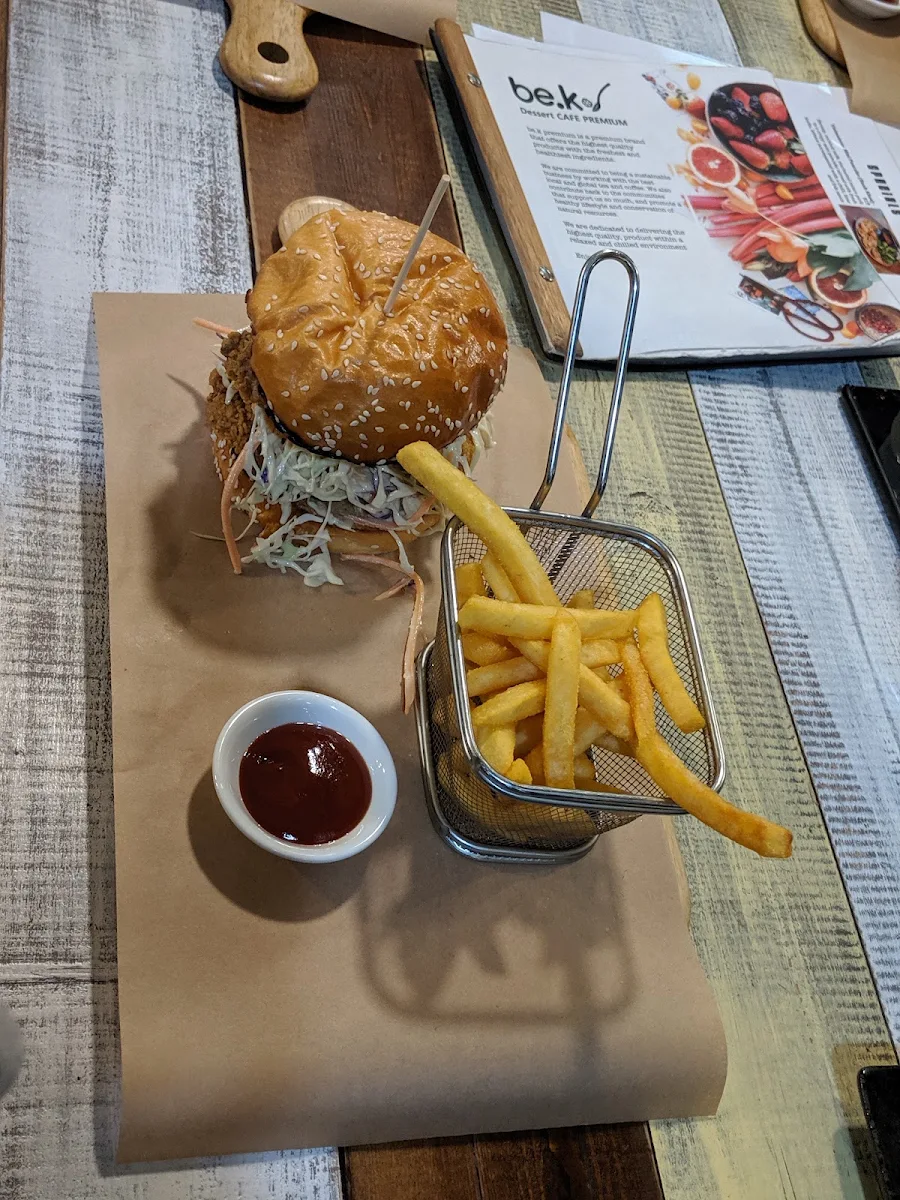 Fried Chicken Burger, Bek Cafe Restaurant and Dessert Maribyrnong