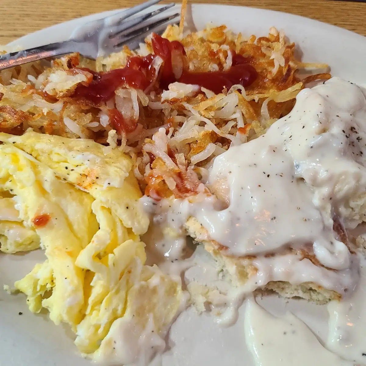 2eggs Biscuits Gravy and Hash Browns