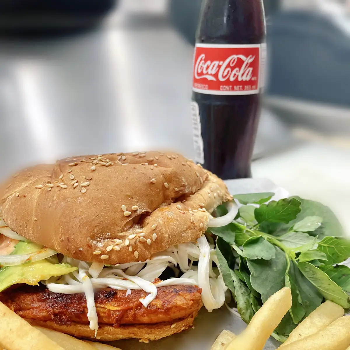 Cemita De Milanesa De Pollo Breaded Chicken