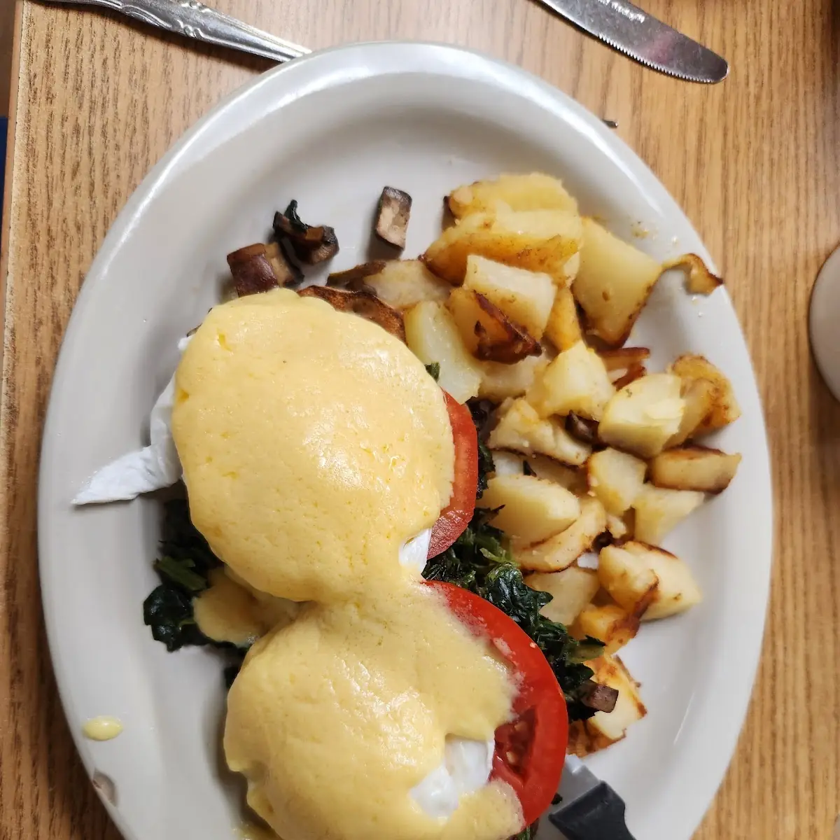 Crab & Spinach Benedict with Home Fries