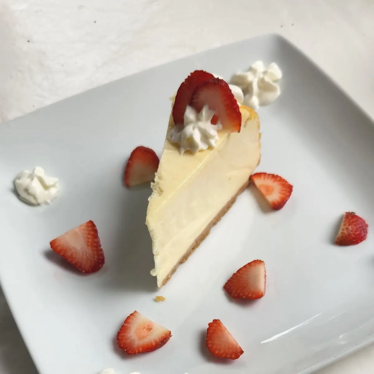 Strawberry Cheesecake with Chocolate Sauce