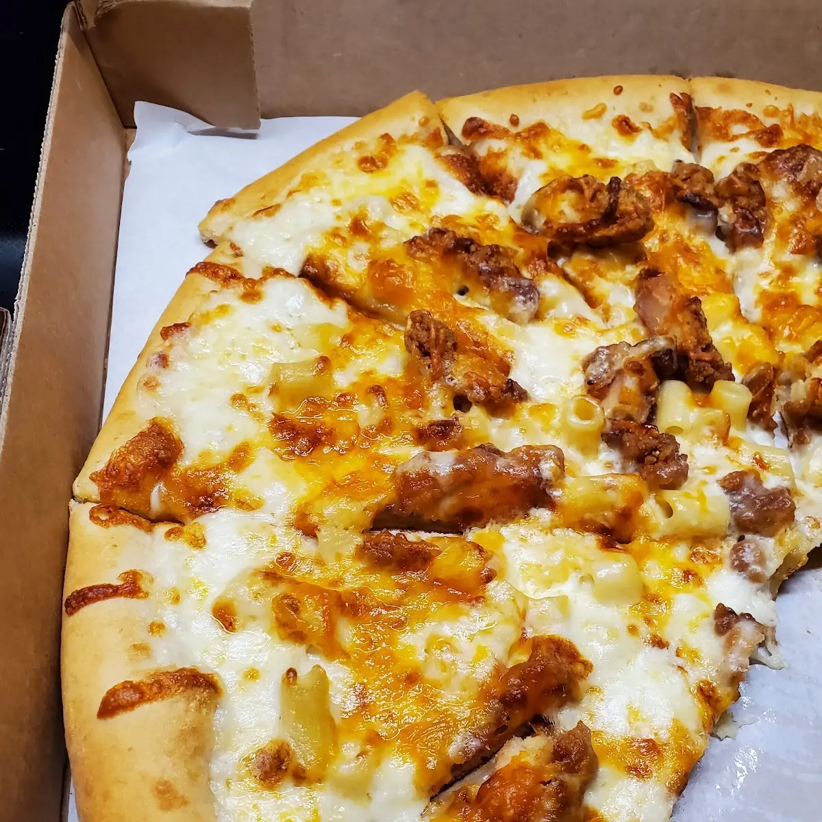 Fried Chicken Mac N Cheese Pizza