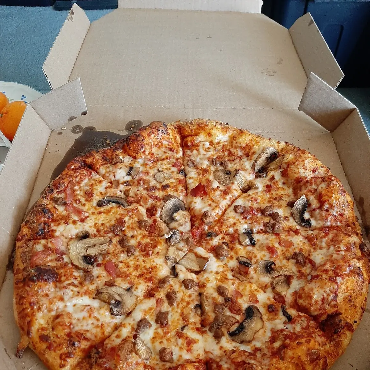 Hamburg Bacon Mushrooms Three Topping Pizza