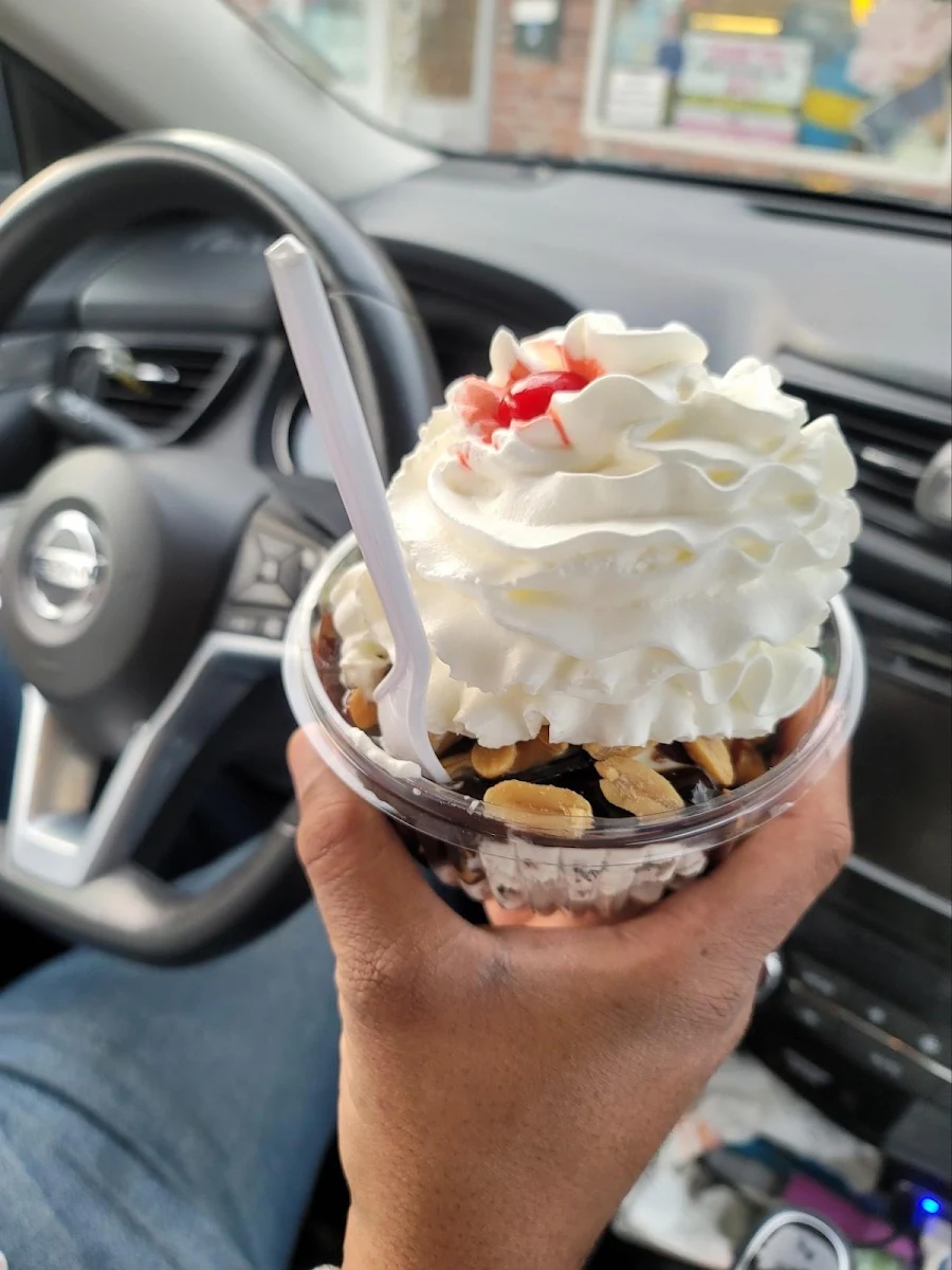 Cookies & Cream Sundae with Peanuts