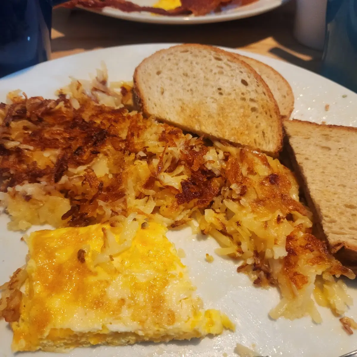 Egg and Cheddar Cheese Omlette with Hasbowns