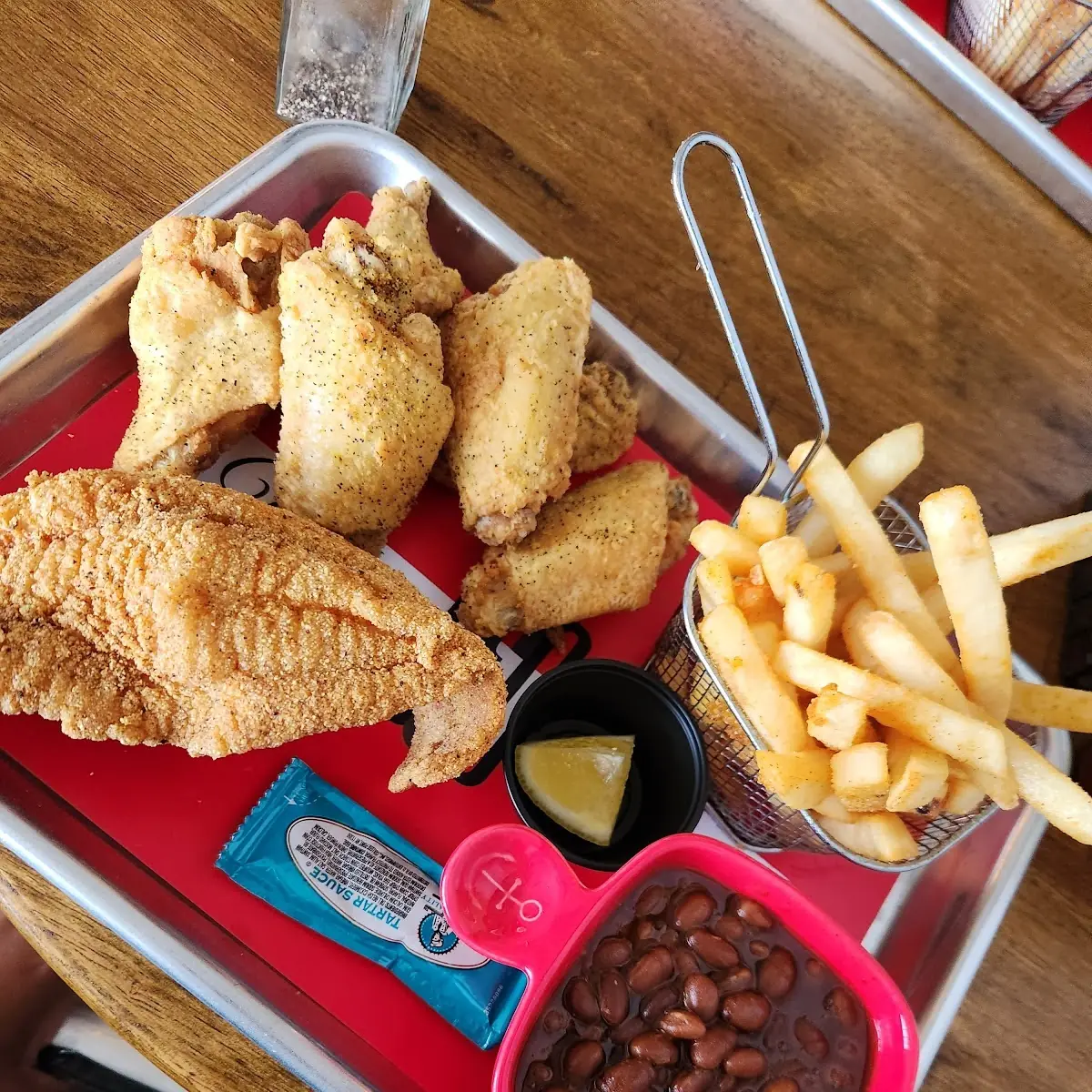 1-Fish & 6pc Chicken Wings w Can Drink