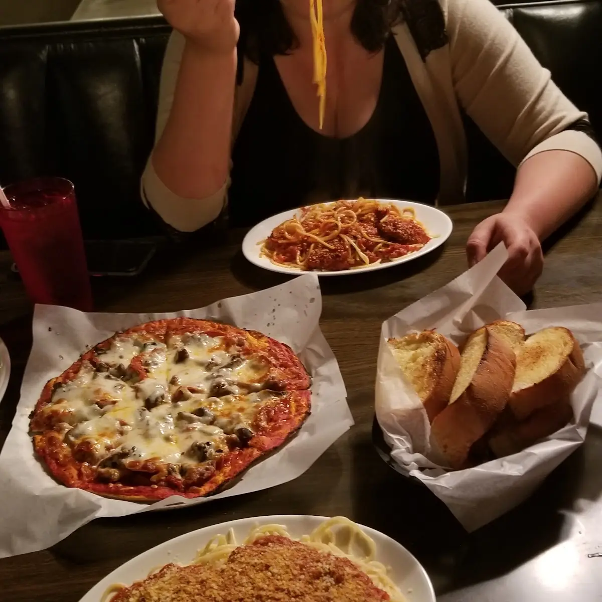 Spaghetti & Garlic Bread