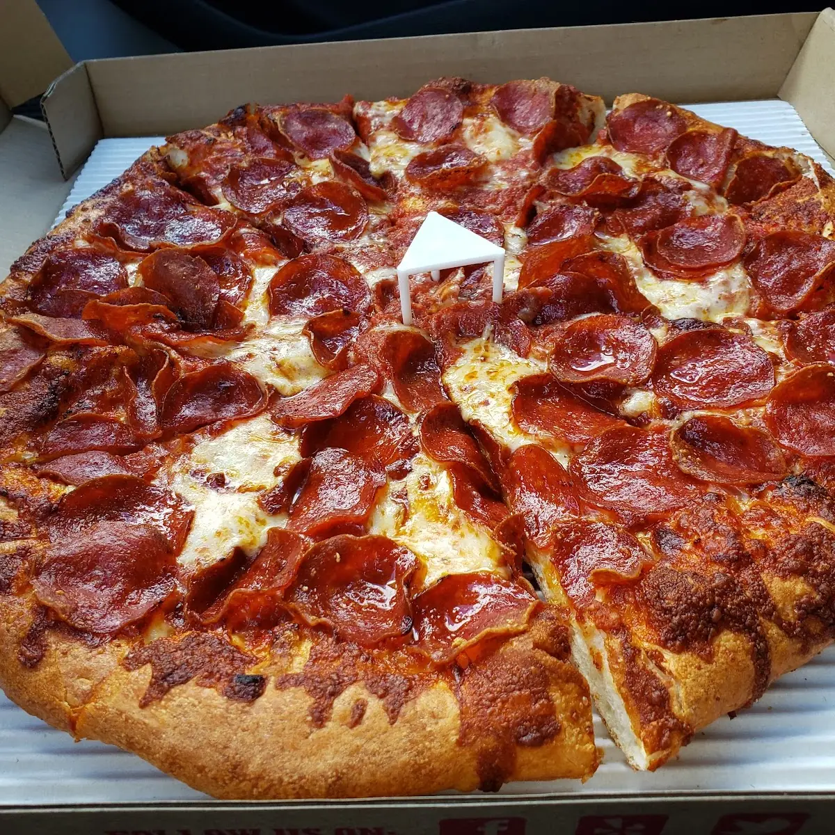 Large Pepperoni Pizza
