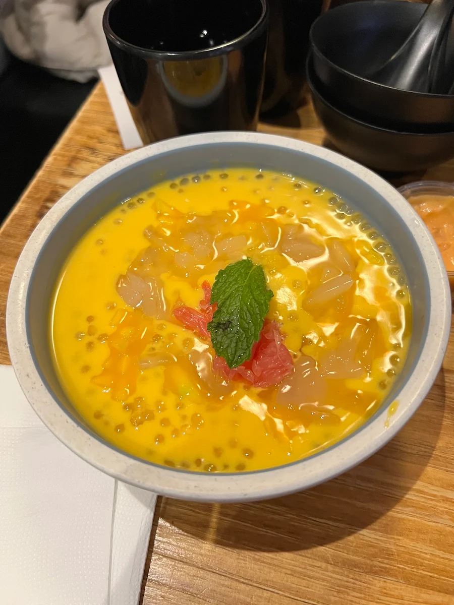 Chilled Mango Sago Cream w Pomelo, Mabu Generation