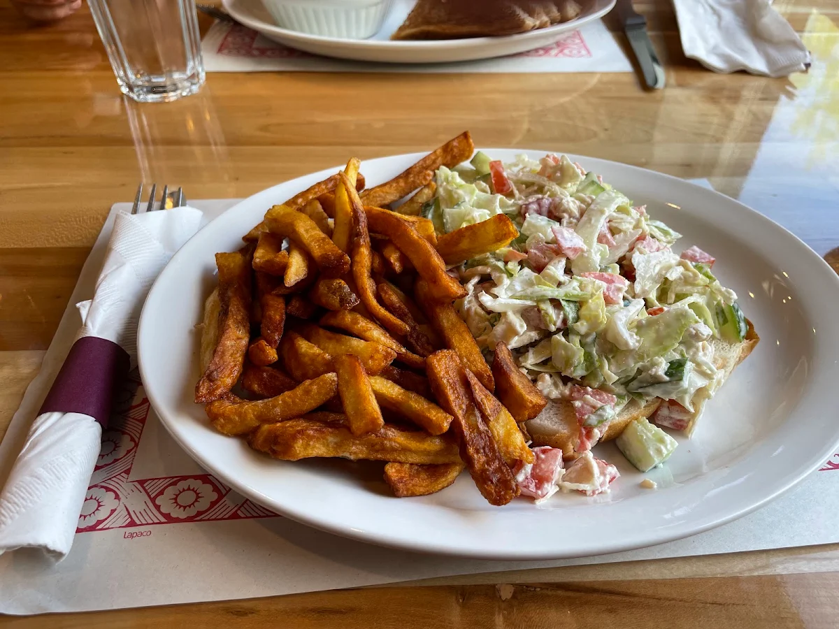 Guédille Au Poulet En Assiette, Restaurant des cantons
