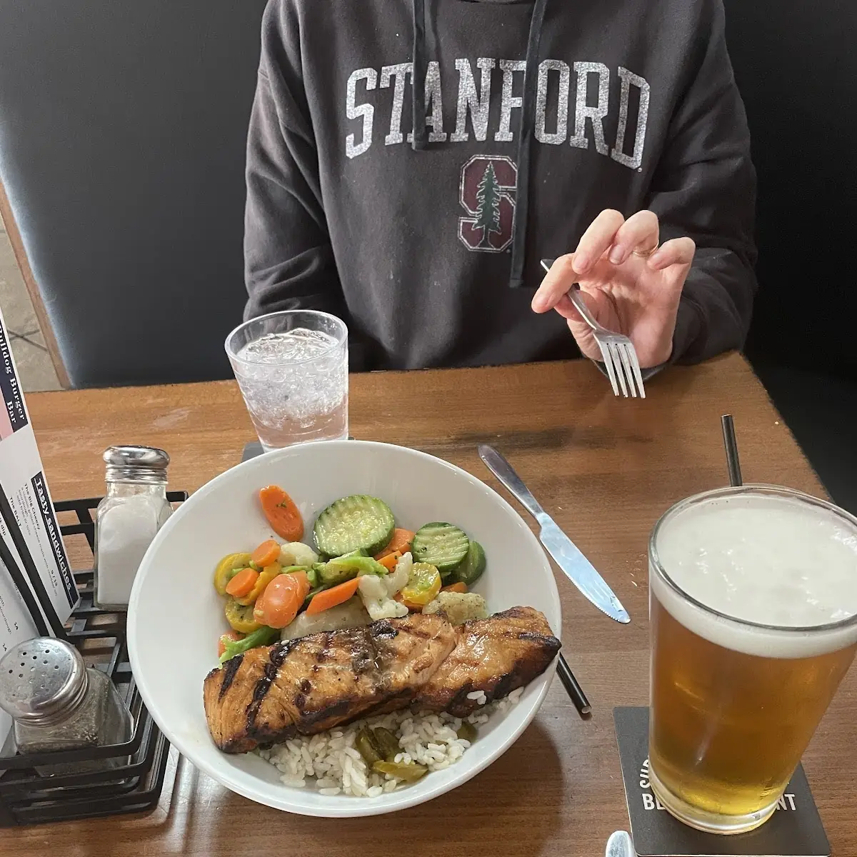 Grilled Salmon with Fresh Veggies