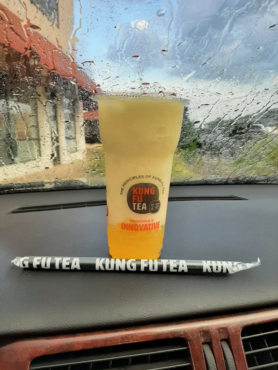 Pineapple Slush with Mango Flavored Bubbles