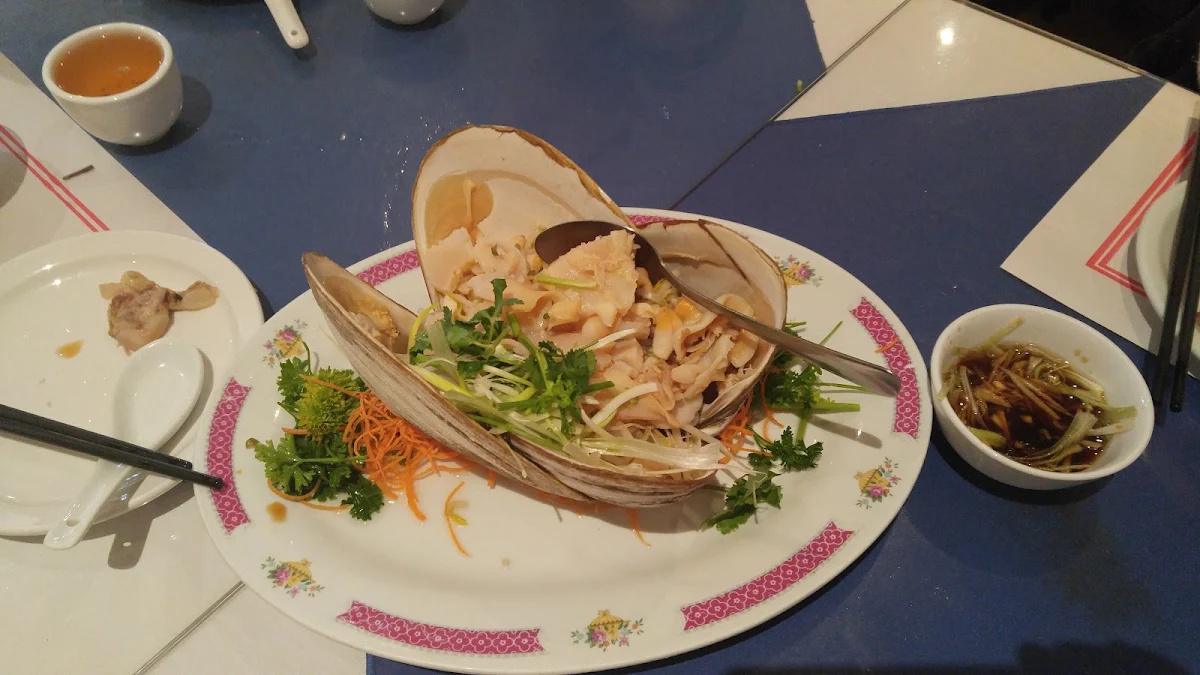 Steamed King Clam, Maison Sai Yan